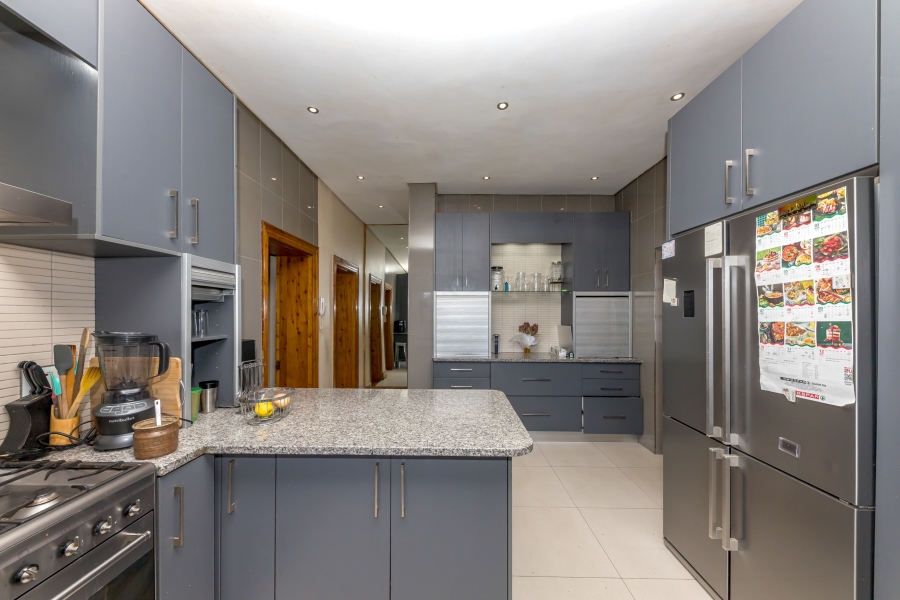 8 Bedroom Property for Sale in Walmer Estate Western Cape